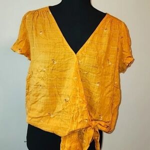 Universal Thread Gold Twist Tie Billowy Linen Feel Crop Top